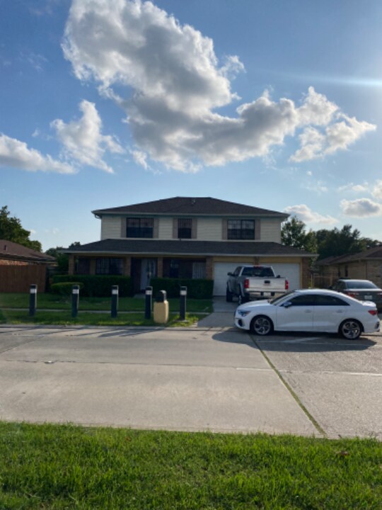 692 Wall Blvd in Gretna, LA - Foto de edificio