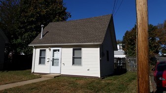 19 Douglas St in Sayreville, NJ - Building Photo