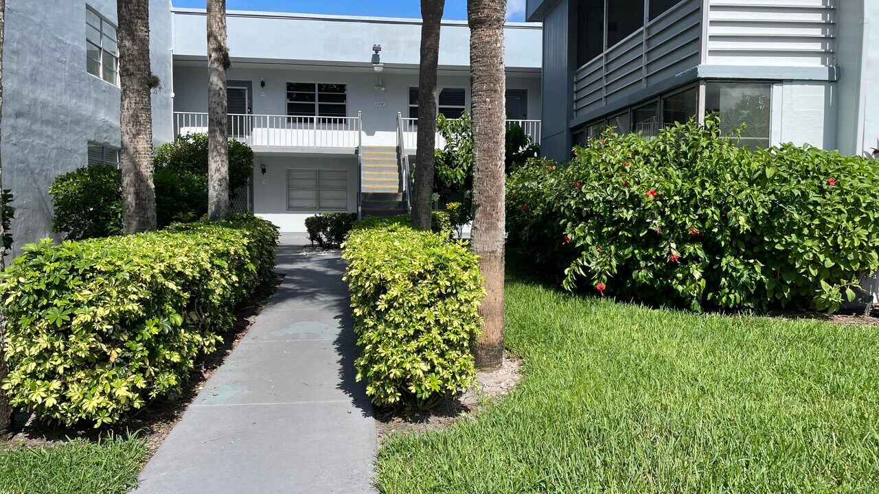 268 Piedmont F in Delray Beach, FL - Building Photo