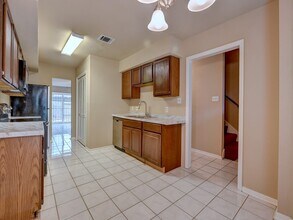6330 Creekbend Dr in Houston, TX - Building Photo - Building Photo