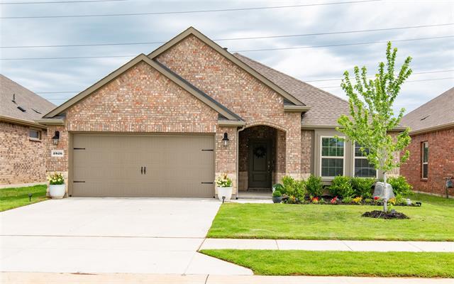 2826 Moccasin Ln in Krugerville, TX - Building Photo