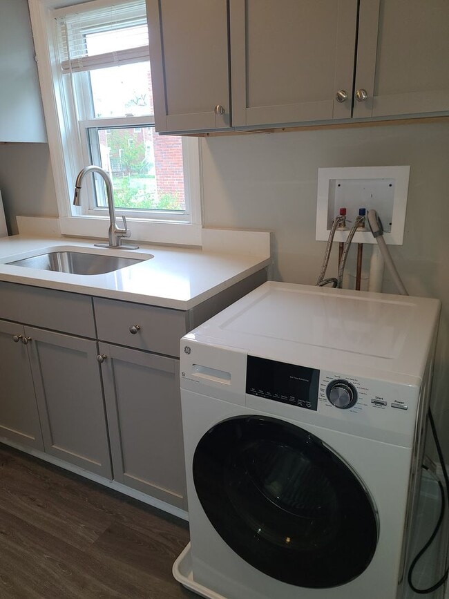 2916 Clearview Ave in Baltimore, MD - Building Photo - Building Photo