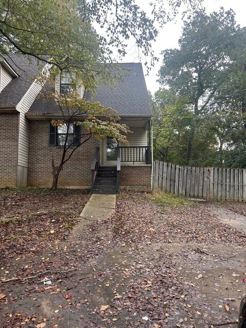 2000 Countryhill Ln in Knoxville, TN - Building Photo