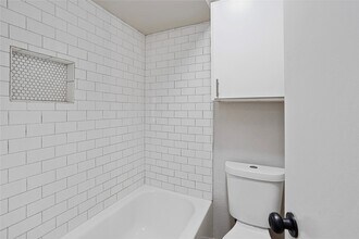 6633 W Airport Blvd in Houston, TX - Building Photo - Building Photo