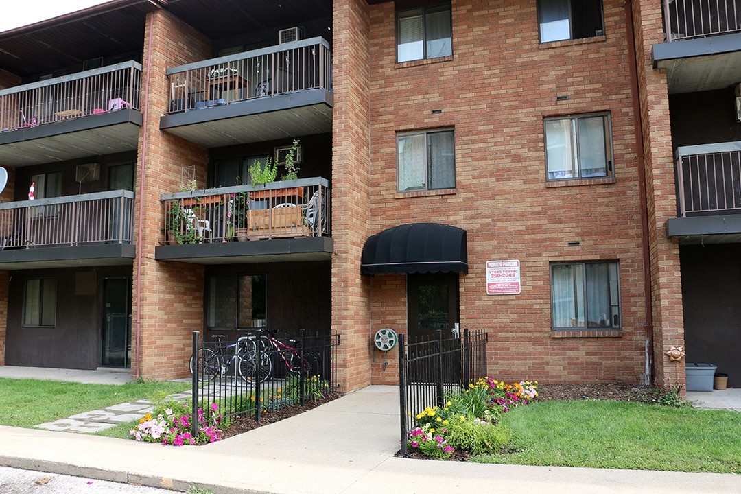 Historic Town Apartments in Windsor, ON - Building Photo