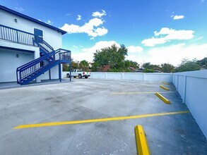 615 E Lane St in Laredo, TX - Building Photo - Building Photo