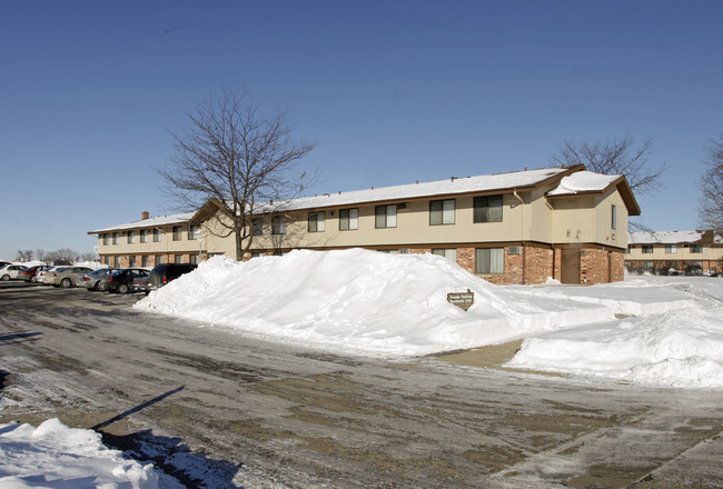 Kenosha Gardens Apartments in Kenosha, WI - Building Photo - Building Photo