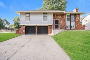 19145 E 14th St N in Independence, MO - Building Photo