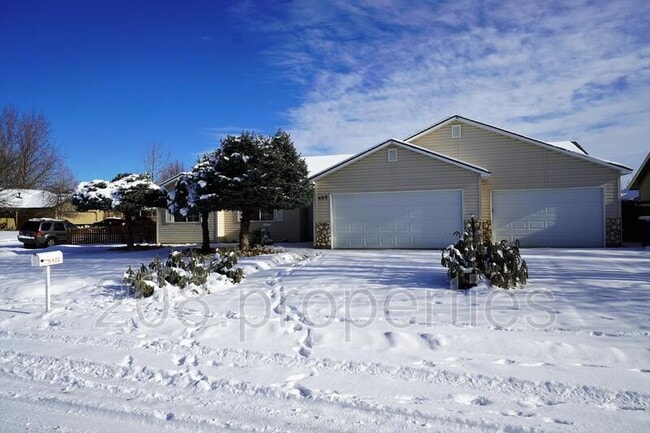 property at 452 S Jolinda Ave