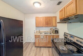 5542 Minosa Cir E in Jacksonville, FL - Building Photo - Building Photo