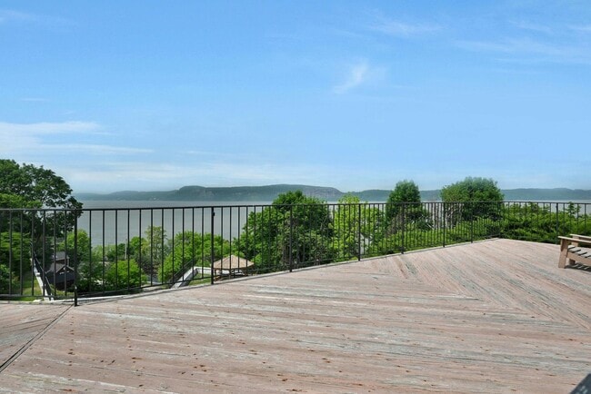 64 Hudson Point Ln in Ossining, NY - Building Photo - Building Photo