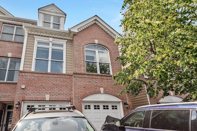 172 Price Ct in West New York, NJ - Building Photo - Building Photo