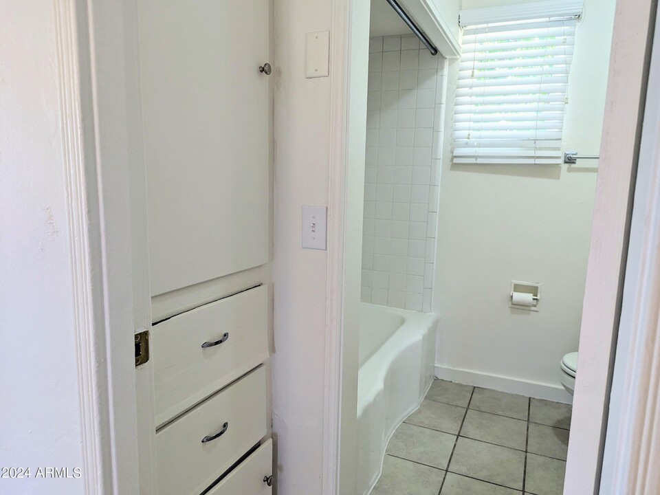 746 E Maryland Ave, Unit #4 in Phoenix, AZ - Foto de edificio