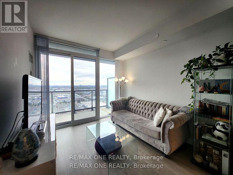 7895-7895 Jane St in Vaughan, ON - Building Photo