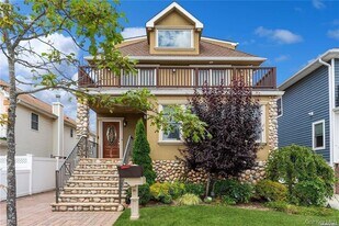 225 E Walnut St in Long Beach, NY - Building Photo