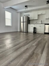 211 S Main St, Unit 13 in Clinton, MA - Foto de edificio - Building Photo