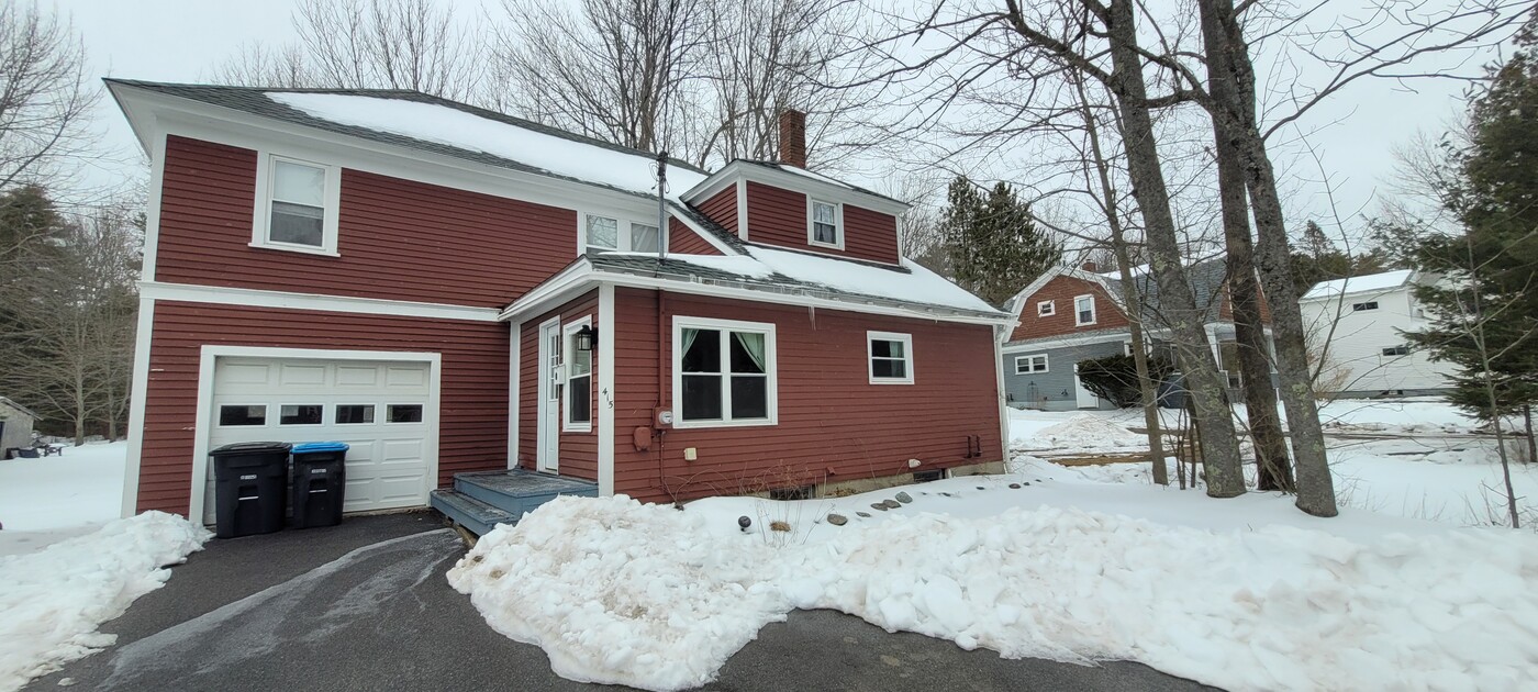 415 Stillwater Ave in Old Town, ME - Foto de edificio