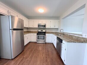 7859 W Addison St in Chicago, IL - Building Photo - Building Photo