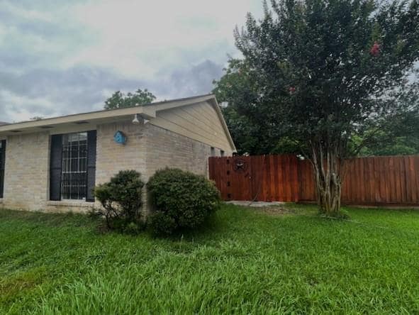 1406 Crawley Ct in Channelview, TX - Foto de edificio - Building Photo