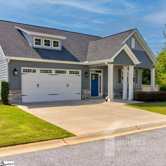 property at 8 Jackson Parc Ct