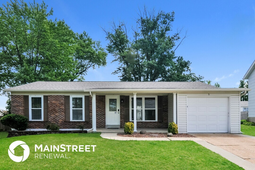 5 Northwinds Dr in St. Peters, MO - Foto de edificio