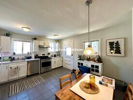 67 Willow Ave, Unit 1 in Somerville, MA - Building Photo