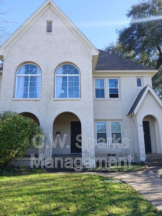 6130 1/2 Worth St in Dallas, TX - Building Photo