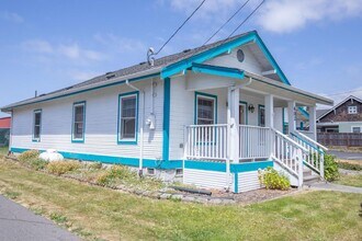 402 S Main St in Coupeville, WA - Building Photo - Building Photo