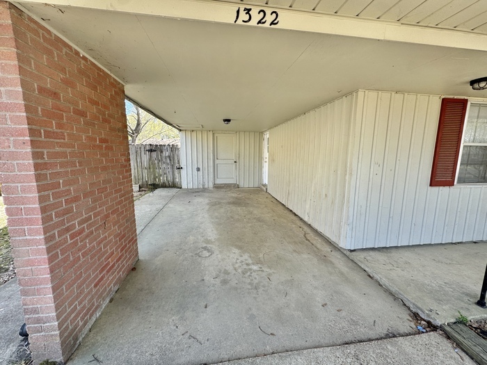 1322 Heathcliff Dr in Memphis, TN - Foto de edificio