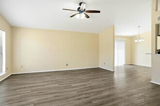 134 London Ln in Glenn Heights, TX - Foto de edificio - Building Photo