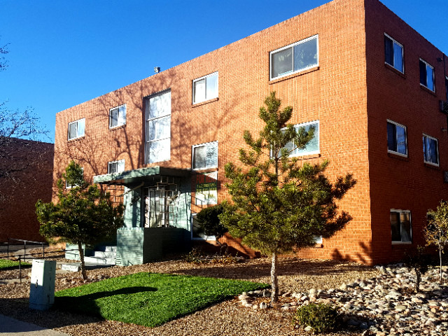 Alton Manor Apartments in Aurora, CO - Building Photo