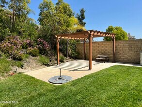 13735 Blue Ridge Way in Moorpark, CA - Foto de edificio - Building Photo