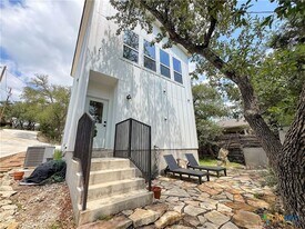 1200 Willow Dr in Canyon Lake, TX - Building Photo