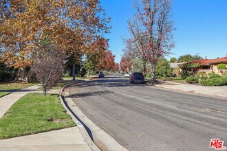 5733 Radford Ave in Los Angeles, CA - Building Photo - Building Photo