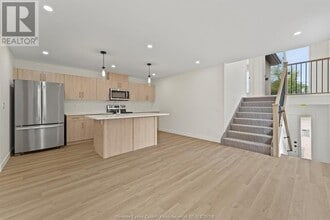 2457 Front Rd in Windsor, ON - Building Photo - Building Photo