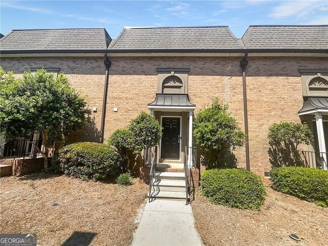 property at 6980 Roswell Rd
