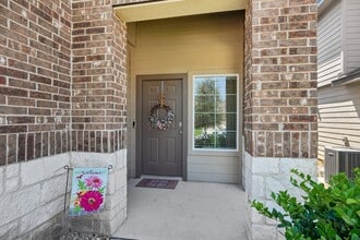 1242 Yellow Warbler Run in San Antonio, TX - Building Photo - Building Photo