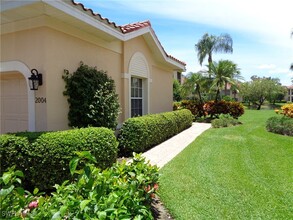 6115 Reserve Cir in Naples, FL - Foto de edificio - Building Photo