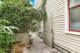1818 Esplanade Ave, Unit 1B in New Orleans, LA - Foto de edificio - Building Photo