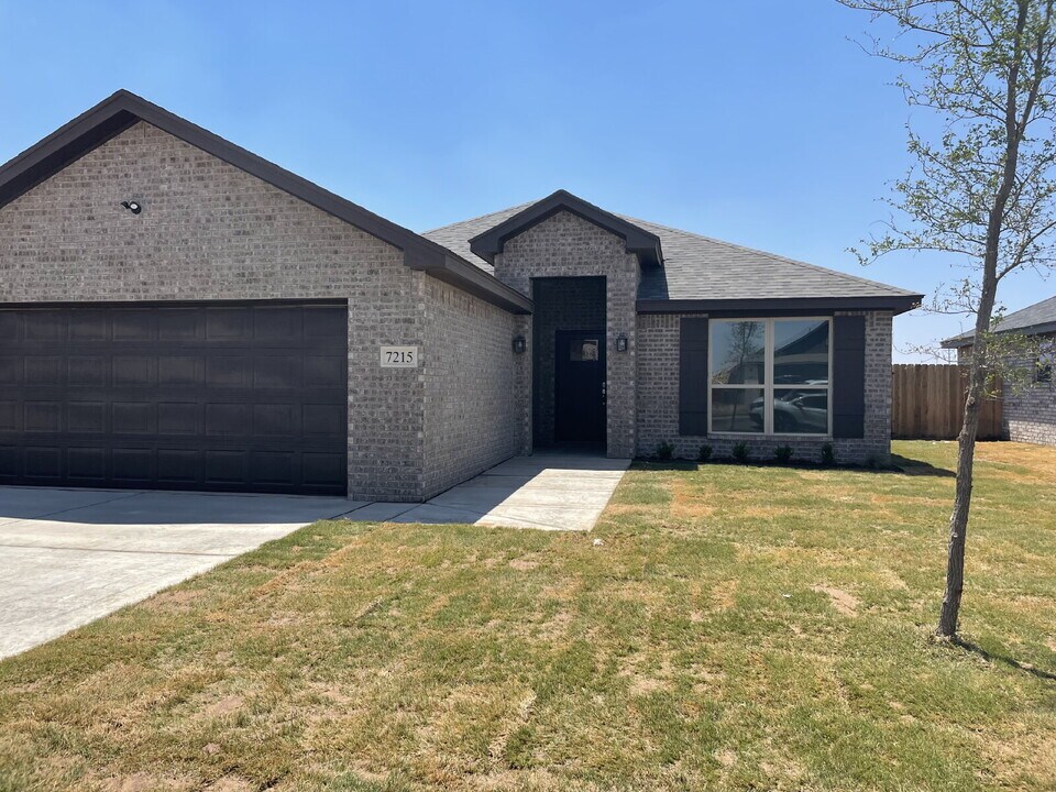 7215 23rd St in Lubbock, TX - Building Photo