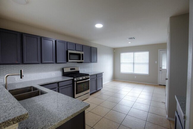 718 Remwick Dr in Houston, TX - Building Photo - Building Photo