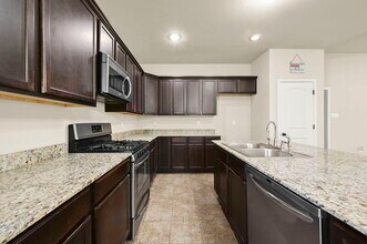 37184 Sills Dr in Prairieville, LA - Building Photo - Building Photo