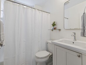 2A Wellington St, Unit 2 in Boston, MA - Building Photo - Building Photo