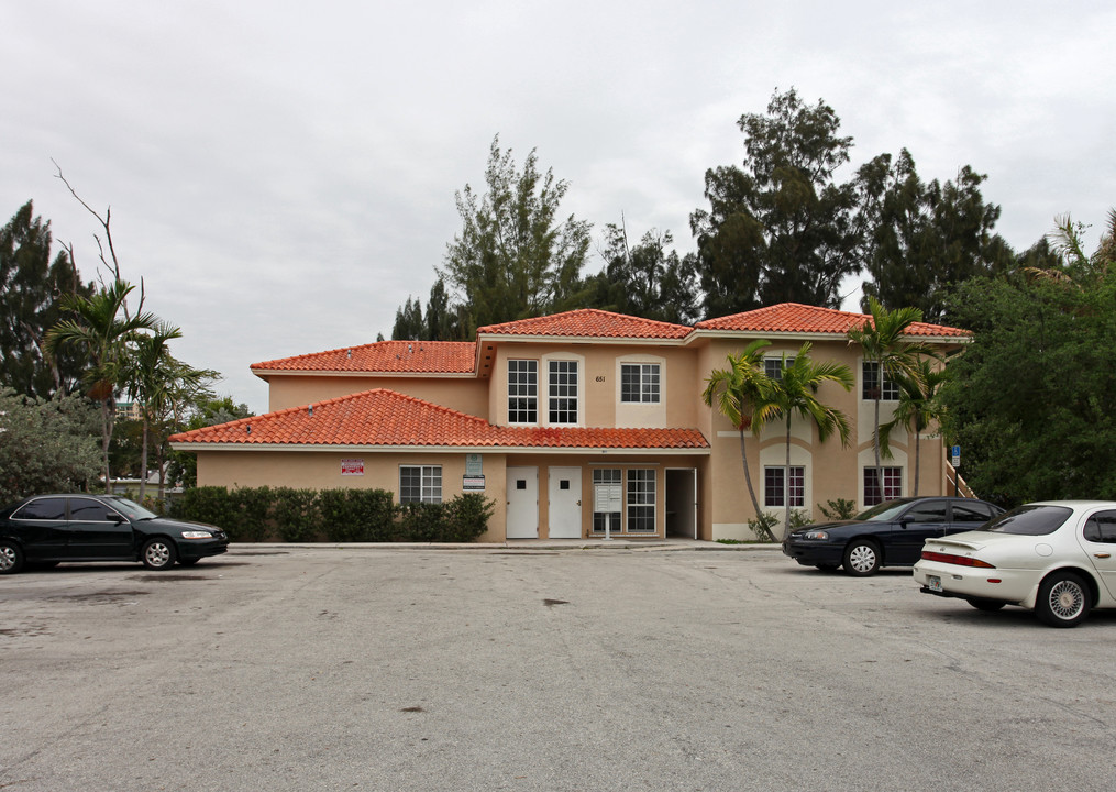 651 SW 9th St in Pompano Beach, FL - Foto de edificio
