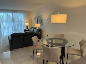 18260 N Bay Rd, Unit 614 in Sunny Isles Beach, FL - Foto de edificio - Building Photo