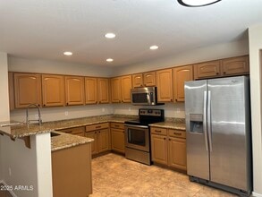 2011 W Sunshine Butte Dr in San Tan Valley, AZ - Building Photo - Building Photo