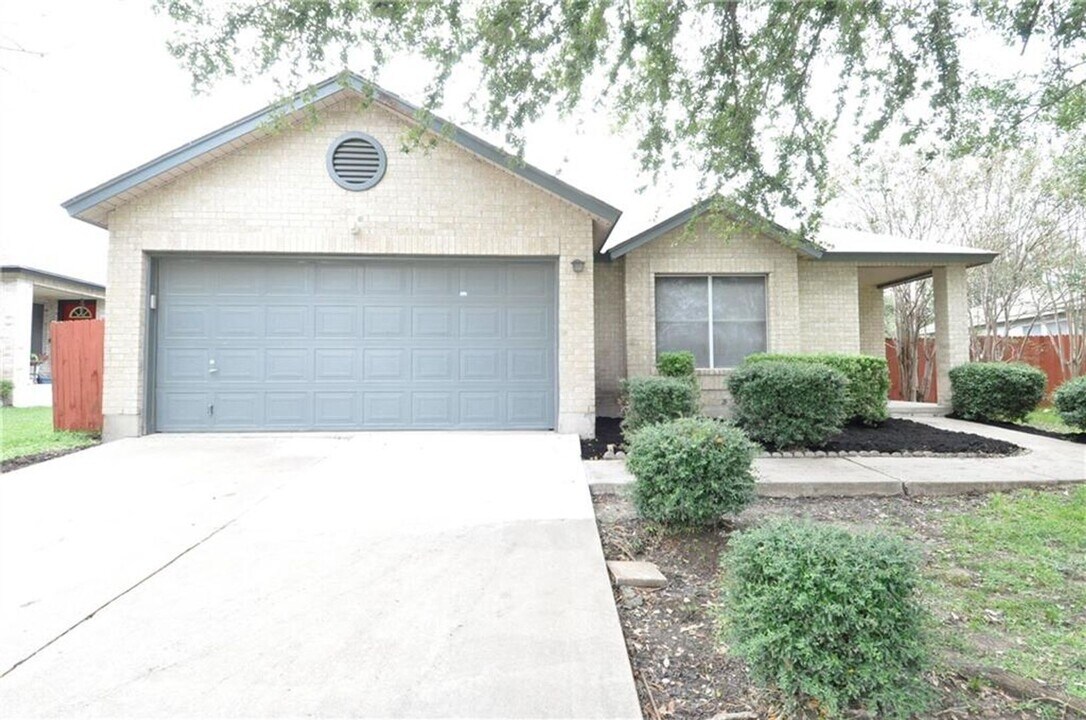 1116 Porterfield Dr in Austin, TX - Building Photo