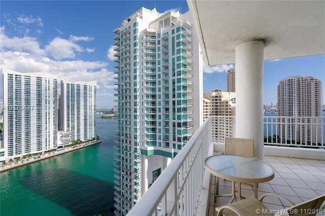 801 Brickell Key Blvd-Unit -2712 in Miami, FL - Building Photo - Building Photo