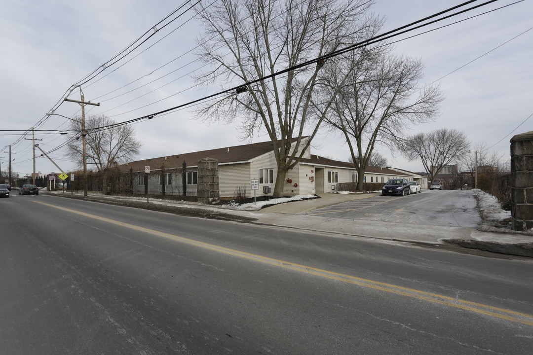 Courtyard Apartments in Manchester, NH - Building Photo