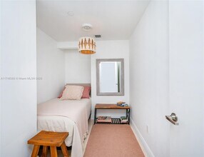 789 Crandon Blvd, Unit 502 in Key Biscayne, FL - Foto de edificio - Building Photo